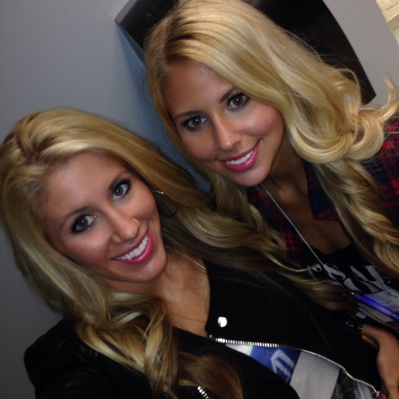 clothes & deals. Deals & clothes 💃🏼💃🏼 - Picture 3 of 4